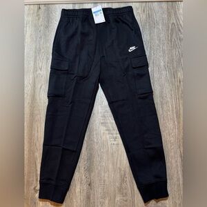 Nike Sportswear Club Fleece
Men's Cargo Pants